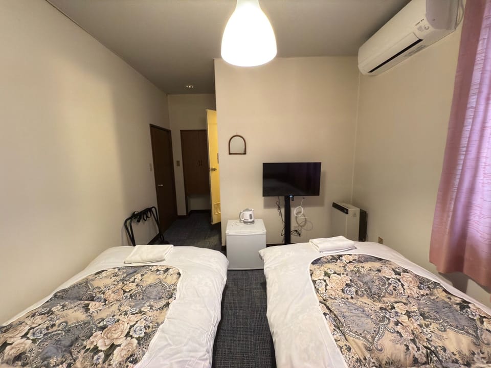 Twin Room | Free WiFi