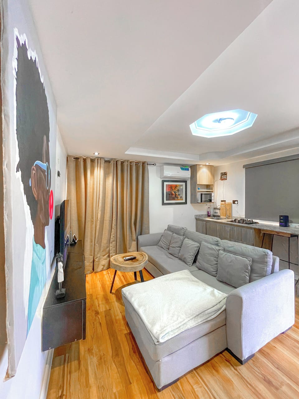 Apartment, 1 Bedroom, Smoking, Balcony | Living room