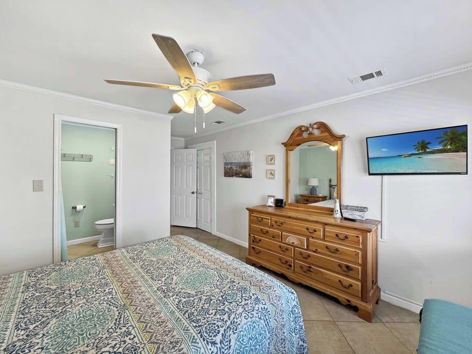 House, Multiple Beds, Patio (Bonnie Dune) | 3 bedrooms, individually decorated, individually furnished, bed sheets