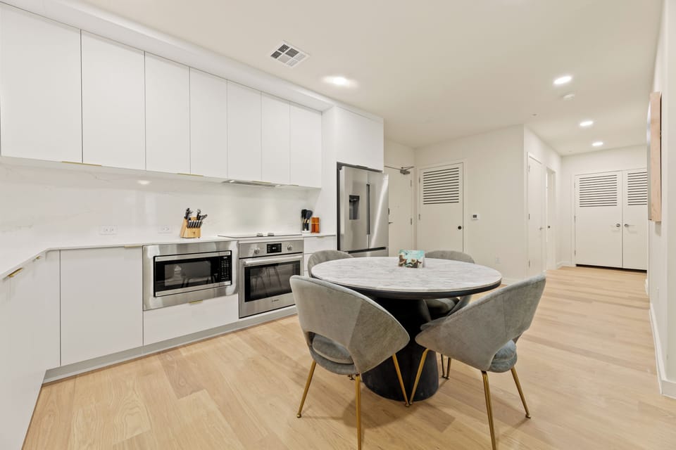 Bright, modern interiors blend sleek finishes with cozy lounge seating for the perfect space to dine, relax, and recharge.