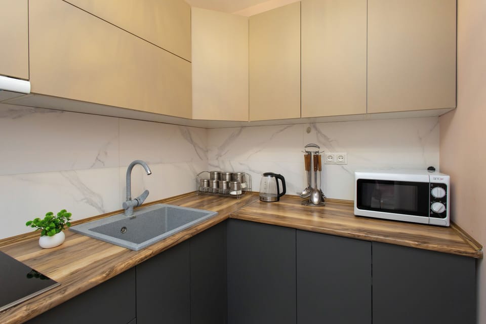 Standard Apartment, Balcony | Private kitchen | Electric kettle