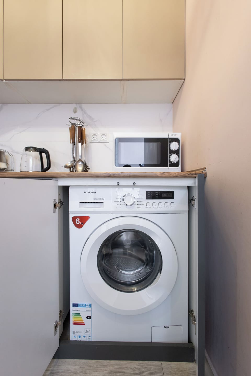 Standard Apartment, Balcony | Private kitchen | Electric kettle