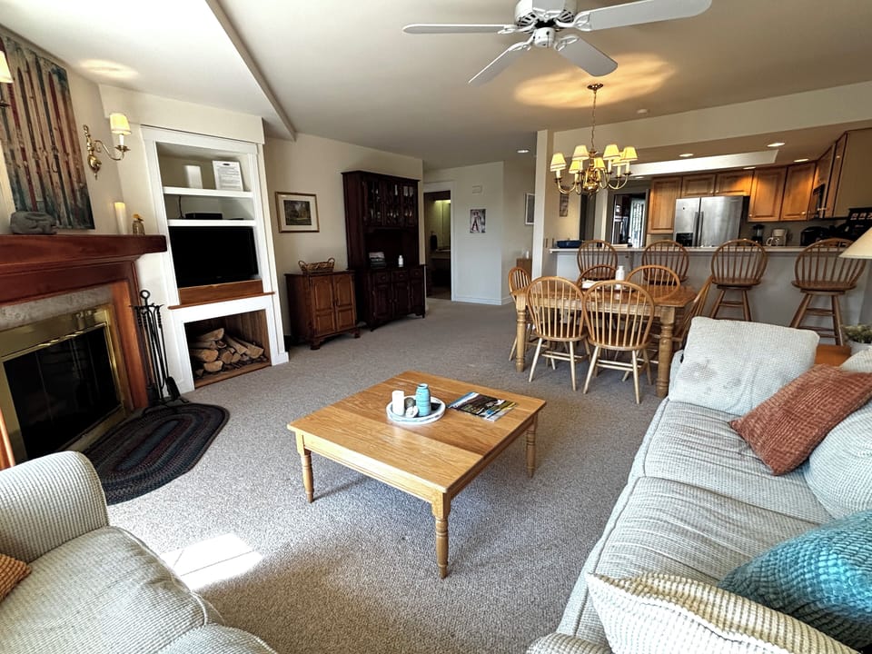 Fully stocked condo with sheets, towels and fully stocked kitchen