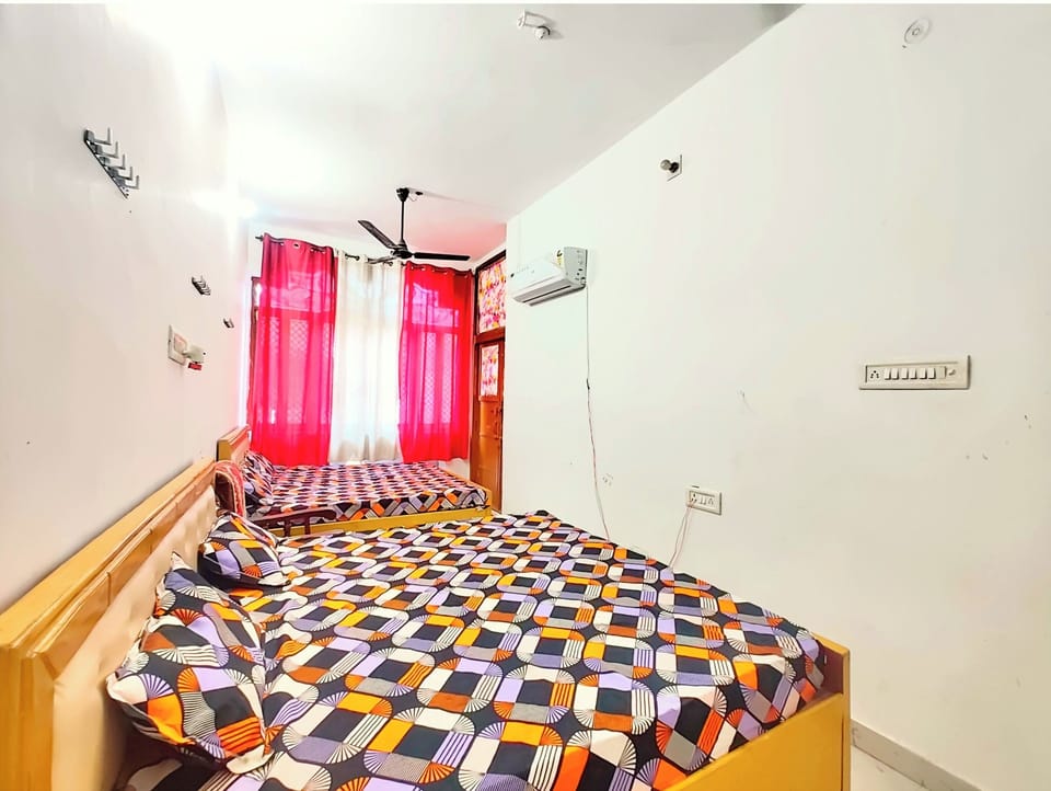 Deluxe Quadruple Room, Air conditioning | Hypo-allergenic bedding, desk, soundproofing, free WiFi
