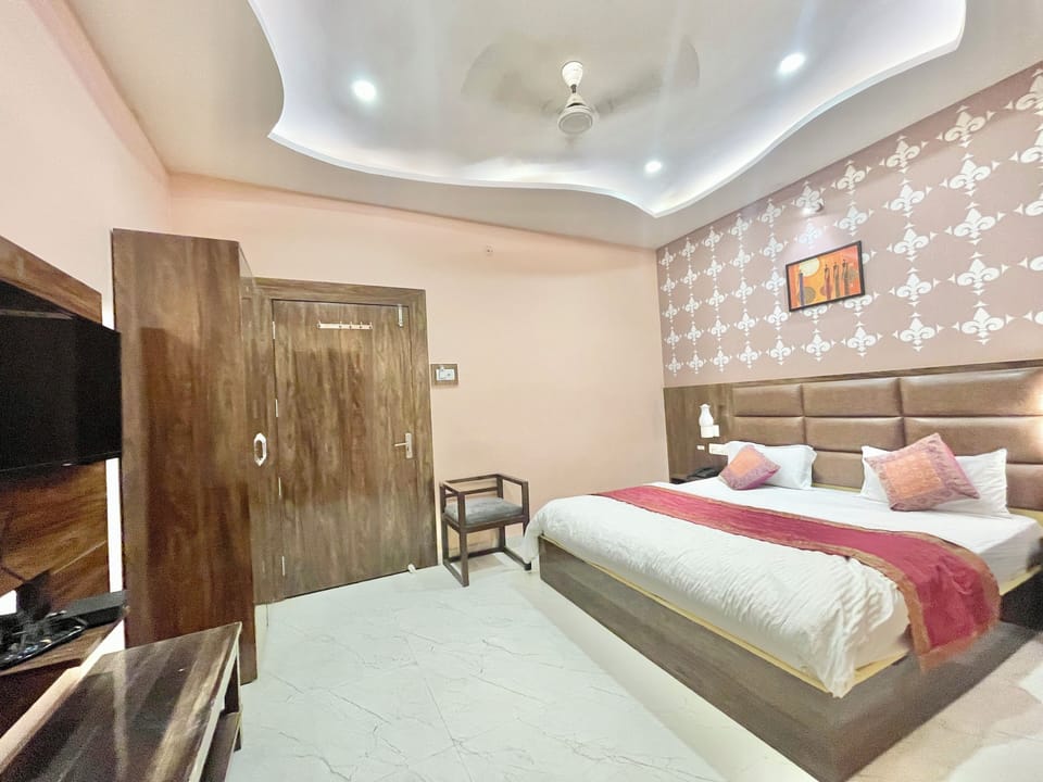 Premium bedding, desk, laptop workspace, soundproofing