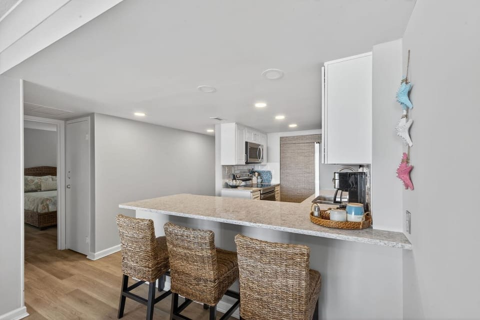 Beautifully designed kitchen featuring modern finishes and complete amenities.