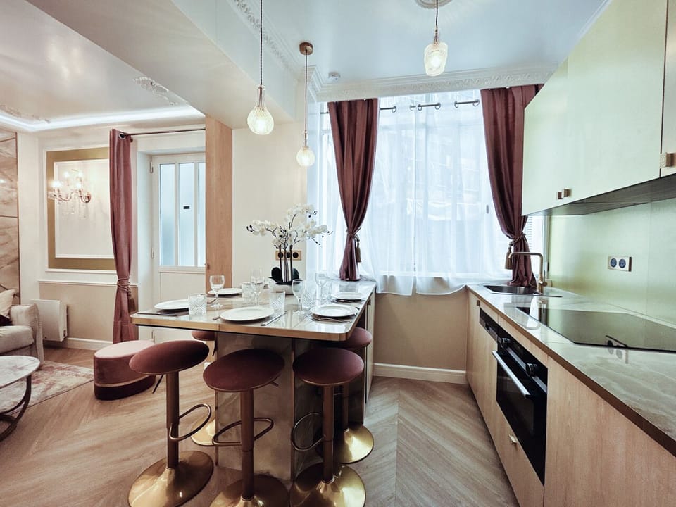 Apartment, Courtyard View | Private kitchen | Fridge, microwave, oven, stovetop