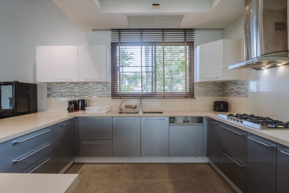 Standard Villa (3 Bedrooms) | Private kitchen | Microwave, oven