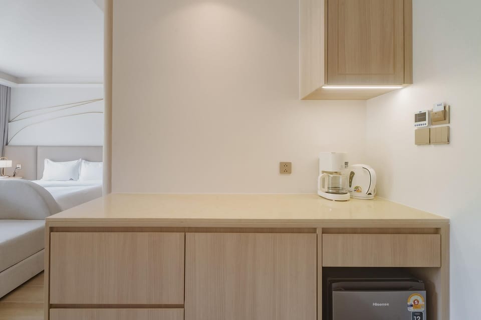 Deluxe Apartment (1 Bedroom) | 1 bedroom, iron/ironing board, bed sheets