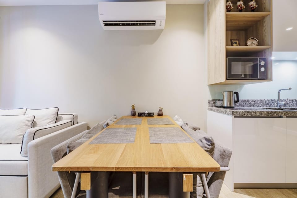 Deluxe Apartment (2 Bedrooms) | Private kitchen | Microwave, highchair, spices