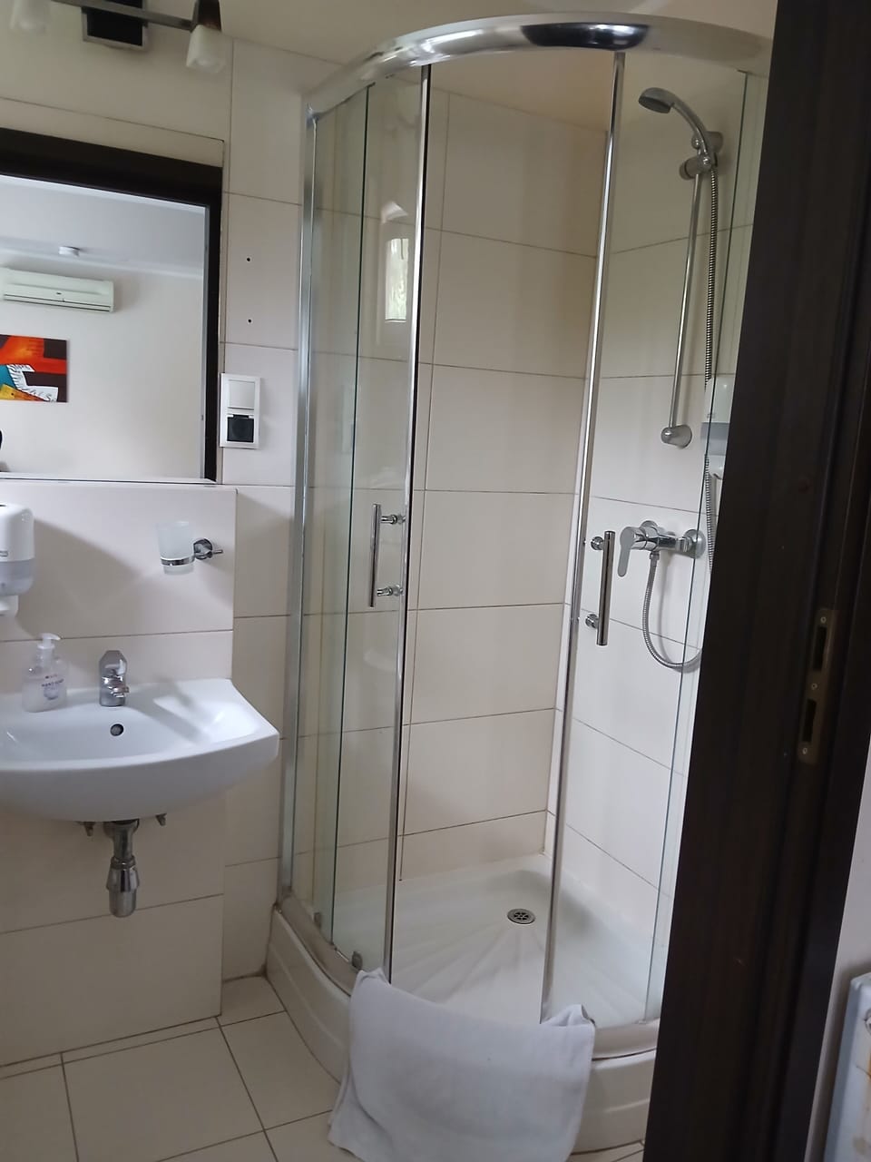 Quadruple Room, Garden View | Bathroom