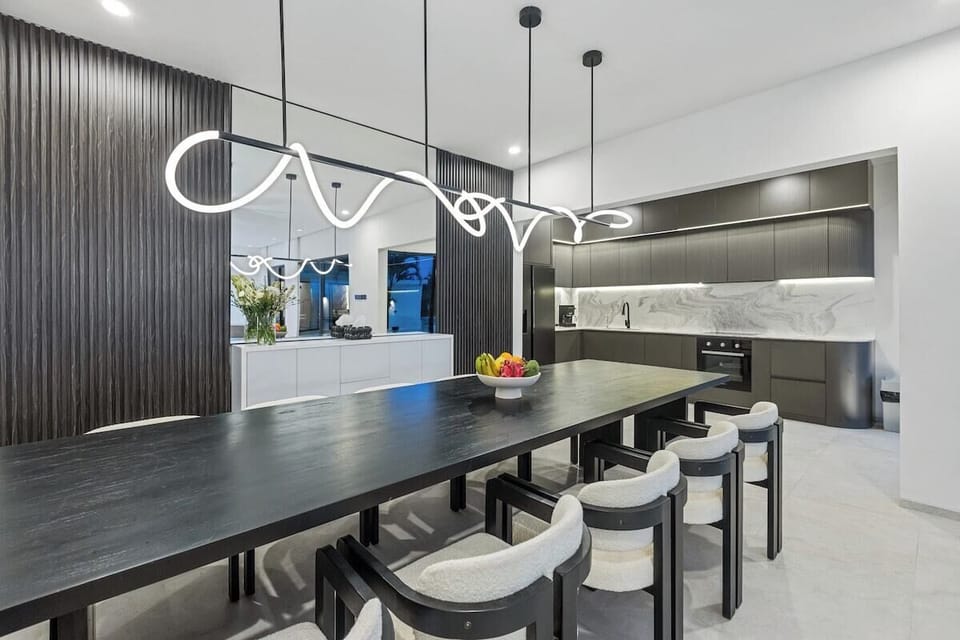 Villa Luwa ’s dining room is where memories are made—a lively space to gather with friends, share delicious meals, and toast to good times, all surrounded by the charm of Bali. Here’s to unforgettable moments! #Villa Luwa