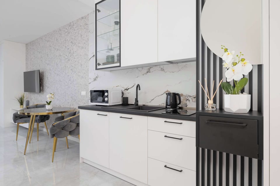 Fully equipped kitchenette with contemporary finishes and smart design.
