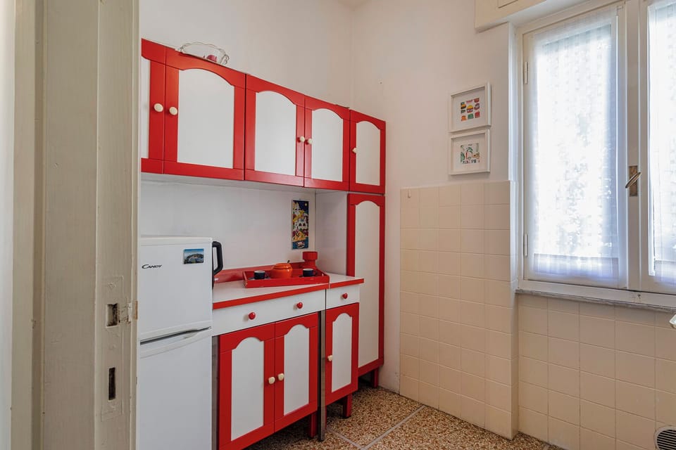 Apartment, Balcony | Private kitchen | Electric kettle