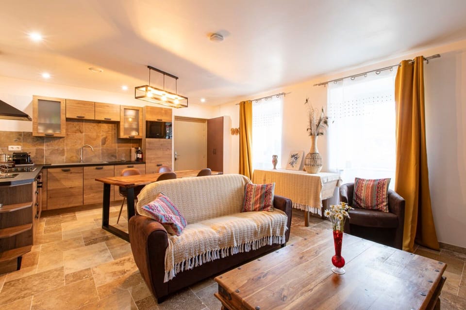 Deluxe Cottage, Garden View | Living area