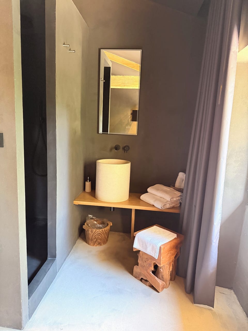 Circée | Bathroom | Shower, free toiletries, hair dryer, towels