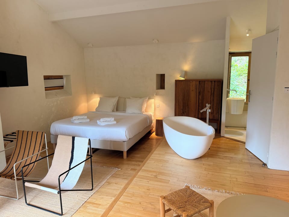 Capucine | In-room safe, individually decorated, blackout drapes, free WiFi
