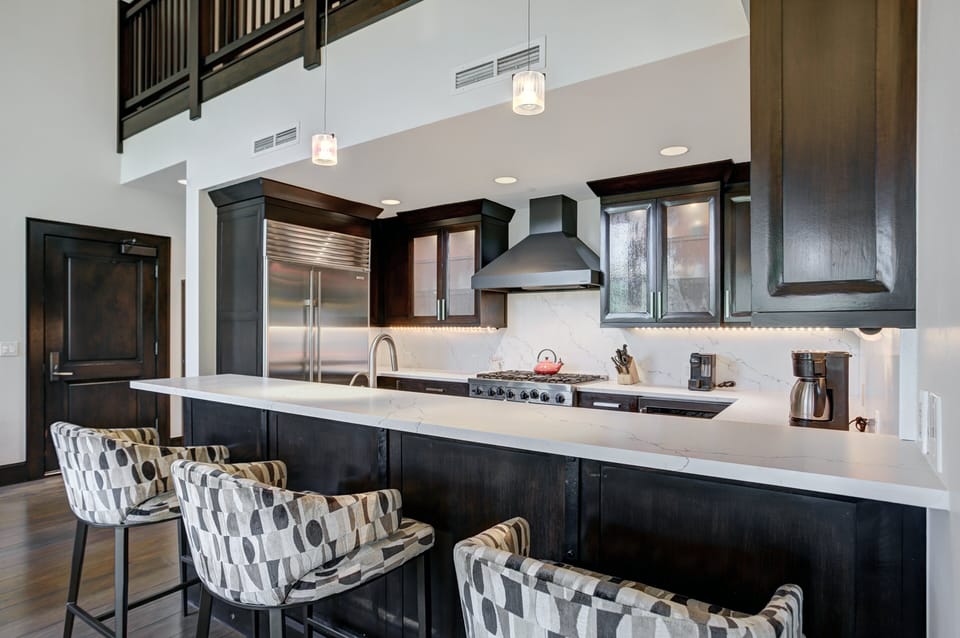 Condo, 3 Bedrooms | Private kitchen | Fridge, oven, coffee/tea maker, toaster