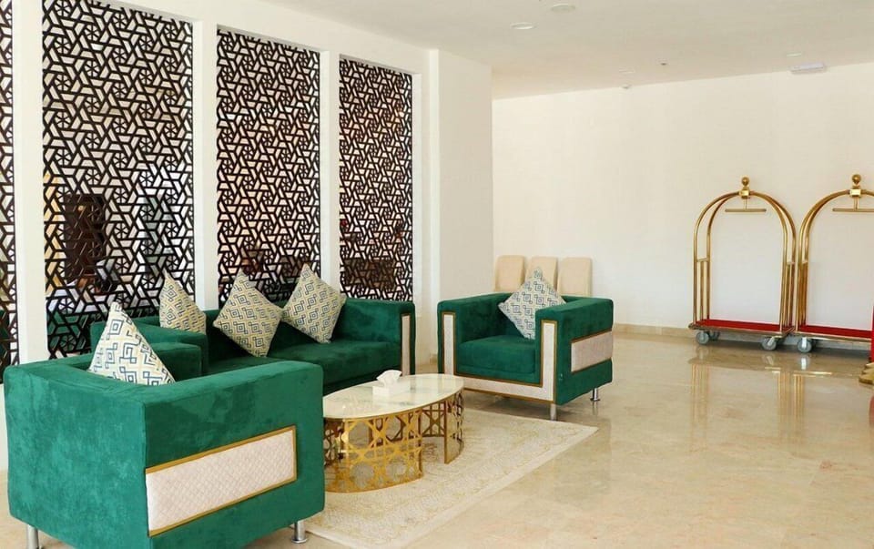 Deluxe Suite, City View | Reception