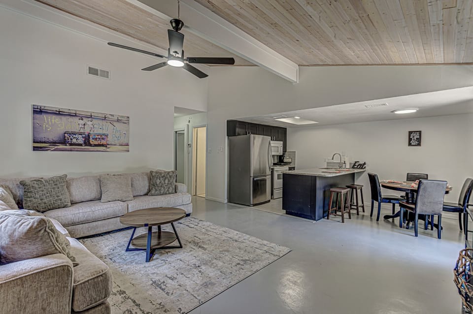 Open floor plan with Roku TV
