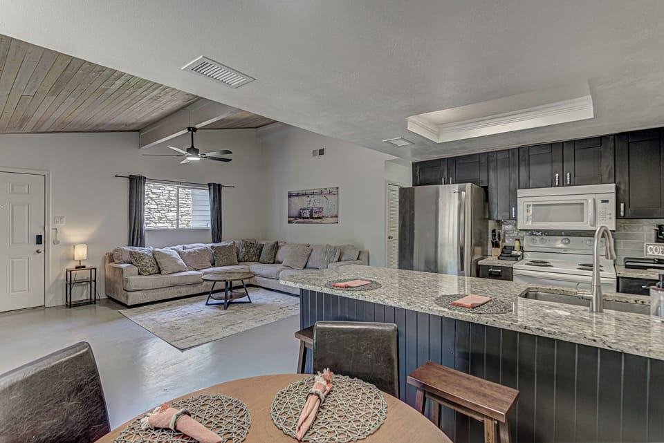 Open floor plan with Roku TV
