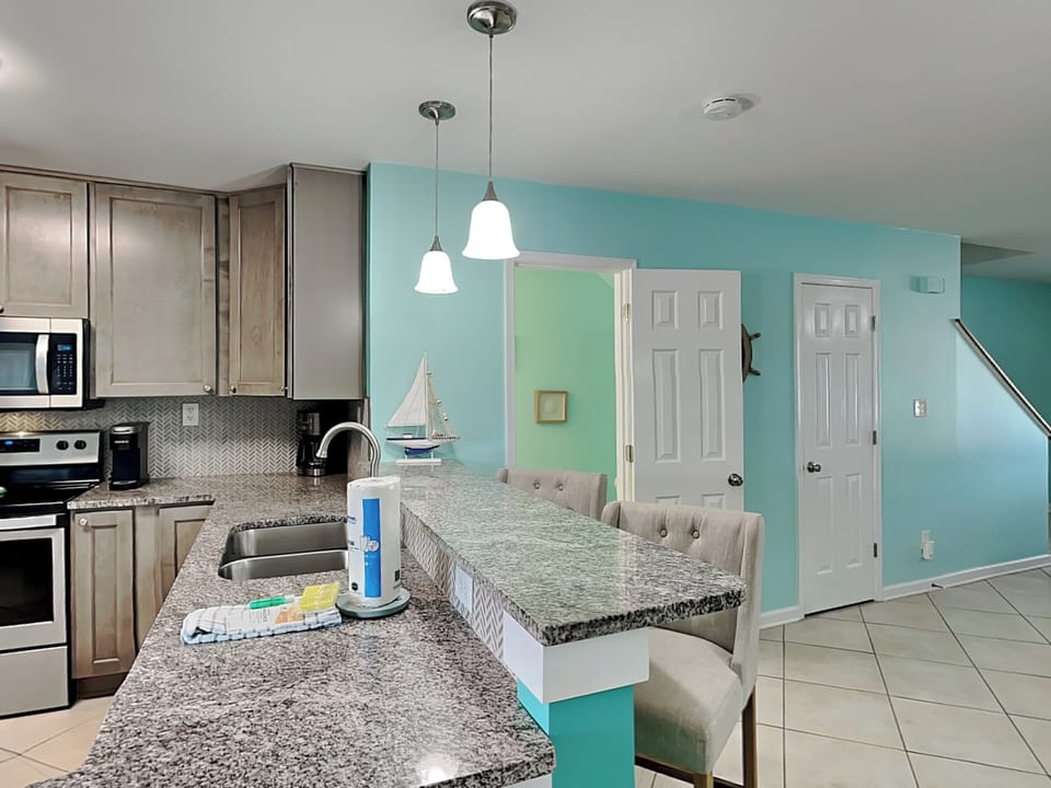 Breakfast Bar, First Floor