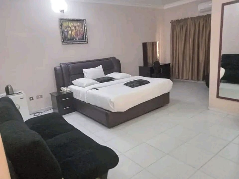 Executive Room, Non Smoking | Desk, laptop workspace, free WiFi