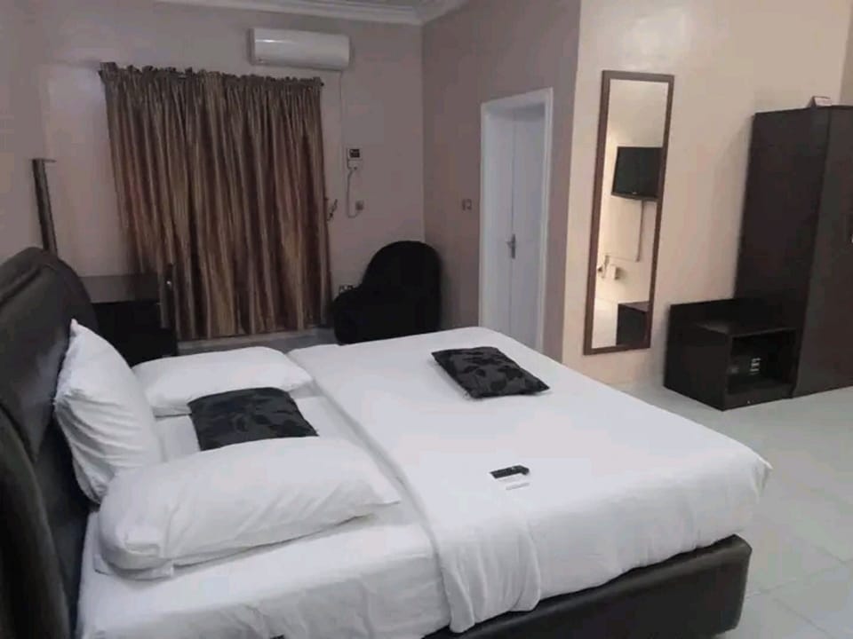 Executive Room, Non Smoking | Desk, laptop workspace, free WiFi