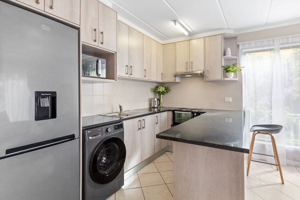 House (6 Bedrooms) | Interior