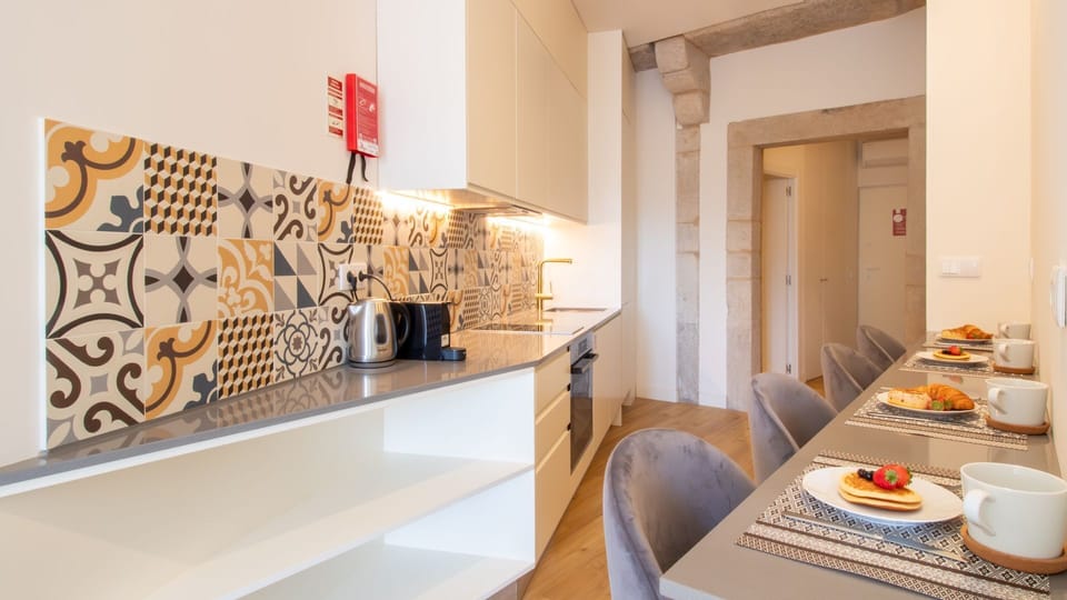 Fully equipped kitchen, perfect for preparing meals with sleek, modern appliances and ample counter space. #KitchenGoals #FullyEquipped #HomeCookedMeals #PortoLiving #StylishSpaces