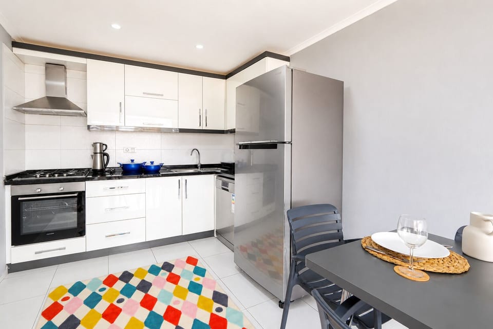 Luxury Condo, Multiple Beds, Kitchen, Sea View | Living area