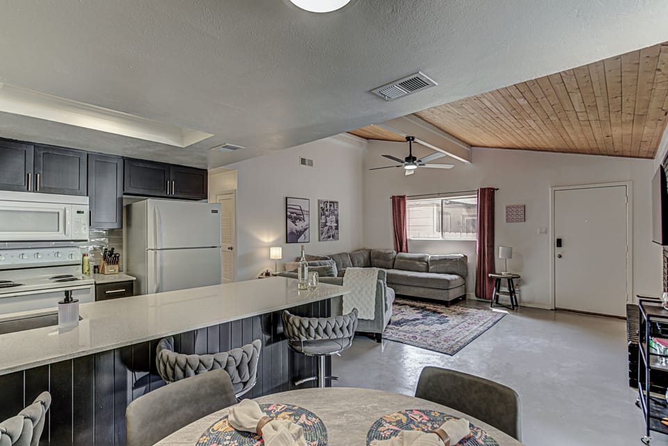 Dining space for 7
