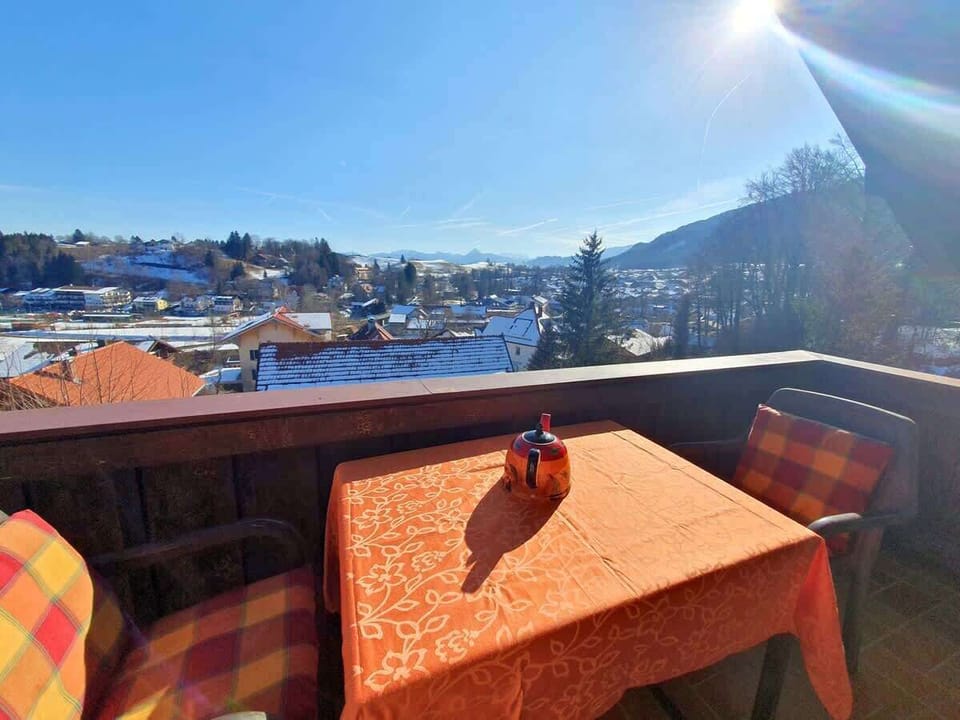Balkon mit Sitzgelegenheit für entspannte Stunden