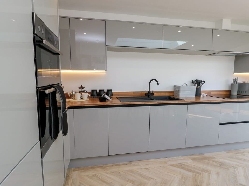 Cottage | Private kitchen | Cookware/dishes/utensils