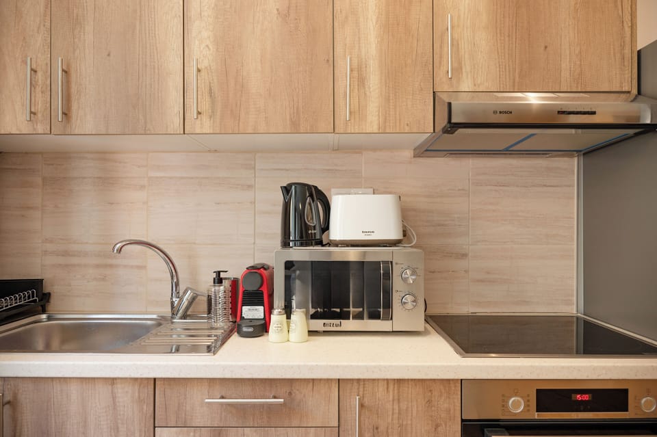 Comfort Apartment, City View | Private kitchen | Electric kettle