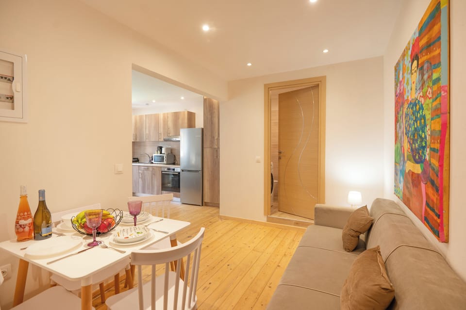 Comfort Apartment, City View | Living area