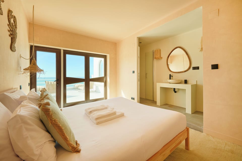 Deluxe Double Room, Ocean View | Soundproofing, free WiFi