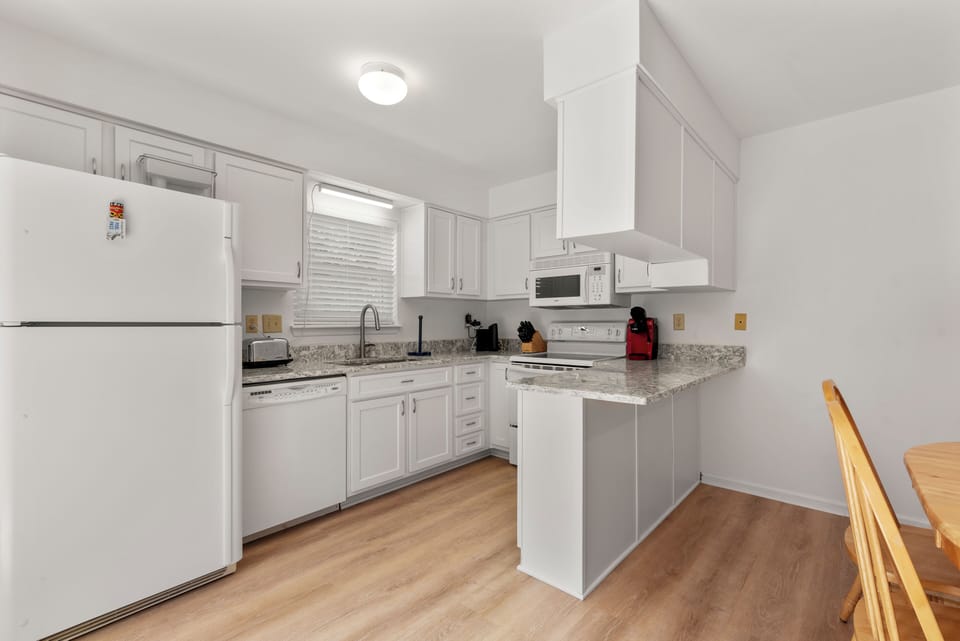 SPC1006: Doggy Dunes | Kitchen