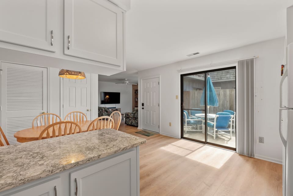 SPC1006: Doggy Dunes | Kitchen