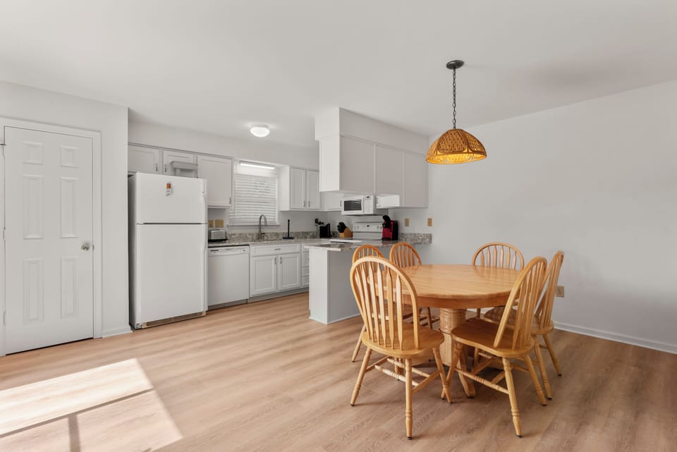 SPC1006: Doggy Dunes | Kitchen & Dining