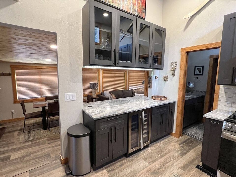 Gourmet kitchen