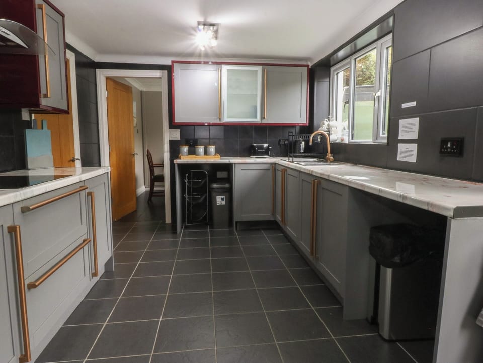 Cookware/dishes/utensils