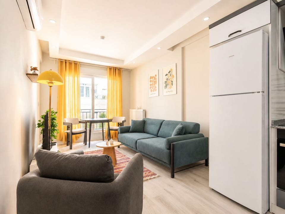 Family Condo, 2 Bedrooms, Non Smoking, Balcony | Living area | 32-inch Smart TV with satellite channels
