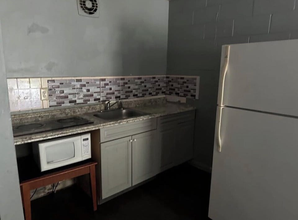 Fridge, microwave, stovetop