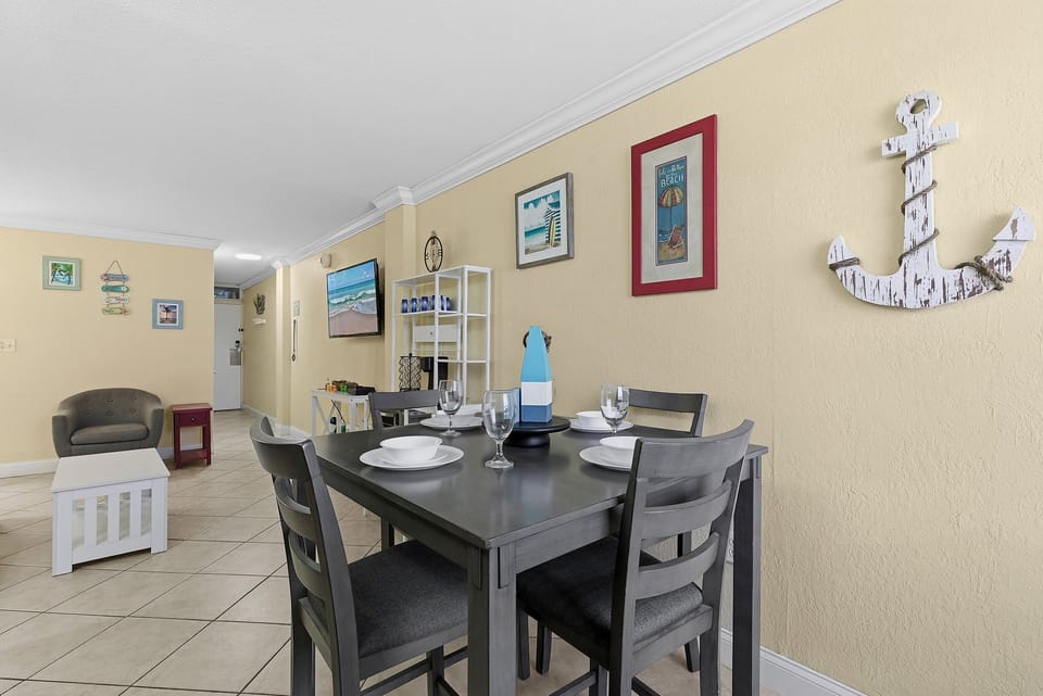 Condo, Multiple Beds, Balcony, Ocean View (Ocean Jewels Club 319) | Dining