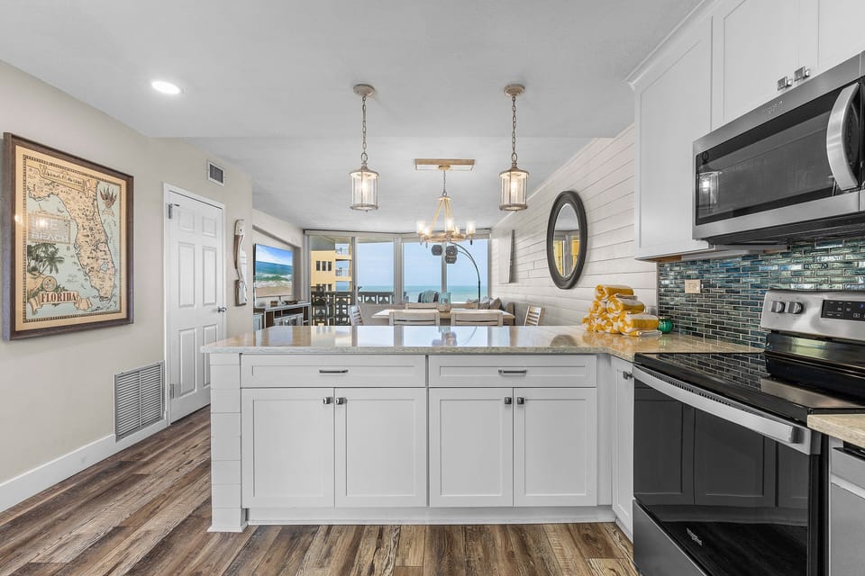 Condo, Multiple Beds, Balcony, Ocean View (Golden Arms 602) | Private kitchen