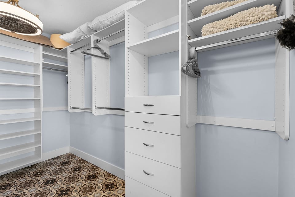 Condo, Multiple Beds, Balcony, Ocean View (Golden Arms 602) | Interior
