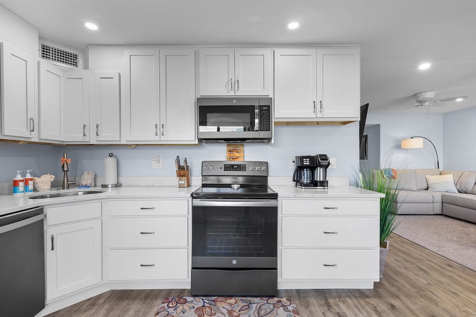Condo, Multiple Beds, Balcony, Garden View (Errol By The Sea 207) | Private kitchen