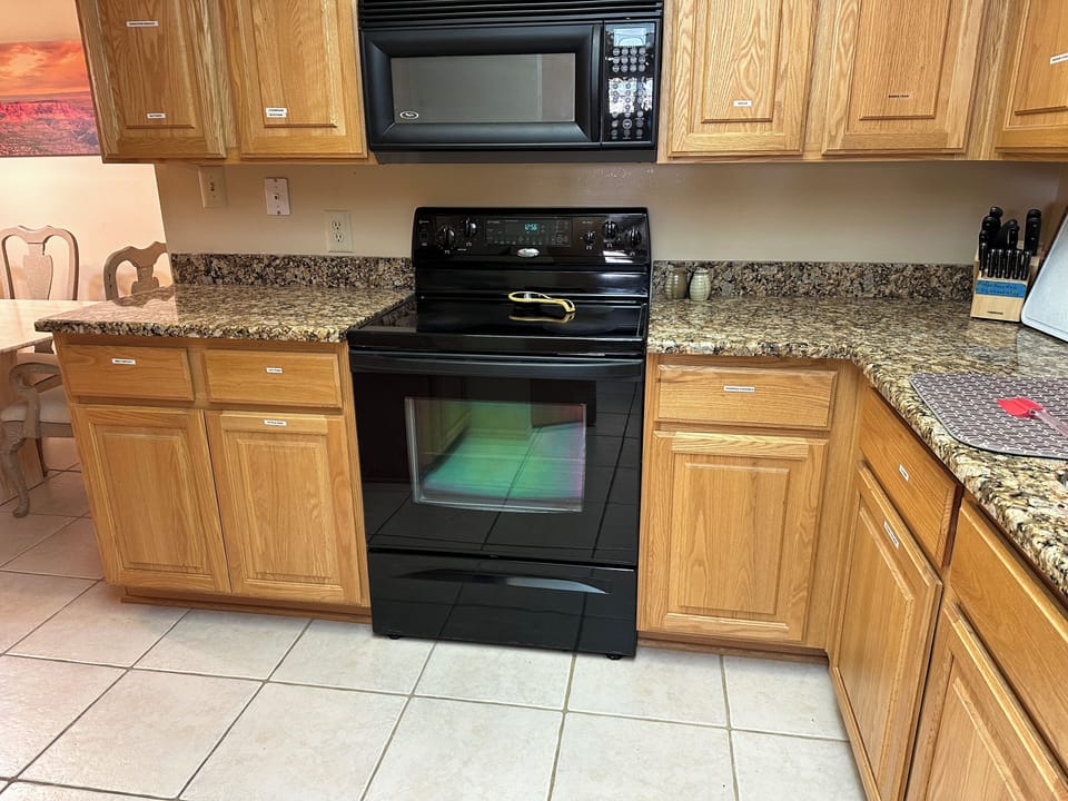 Kitchen, stove, oven, microwave, Frig, Dishwasher.