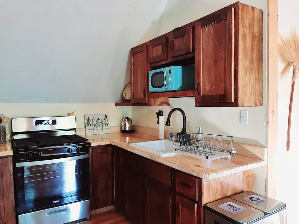 full kitchen with gas stove